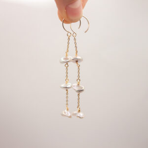 Grey disk pearl earrings